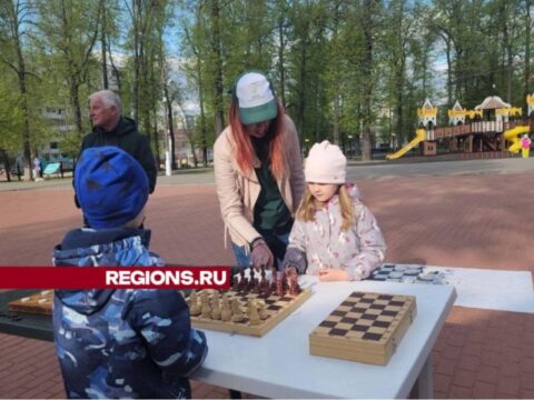 Школьники Павловского Посада сыграли в шашки на асфальте Без рубрики 